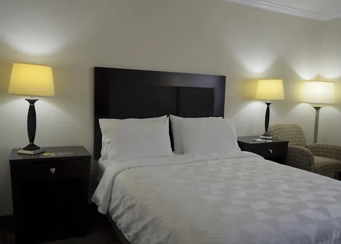 By Ihg Hotel 3*