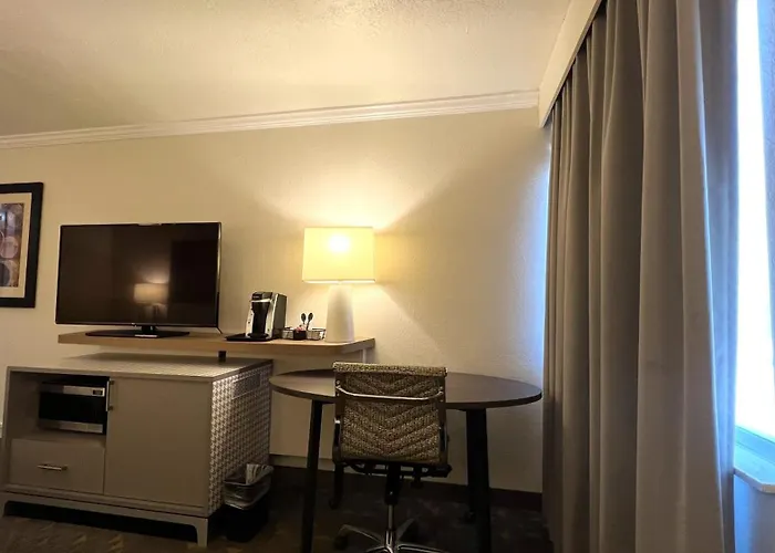 Hotel By Ihg