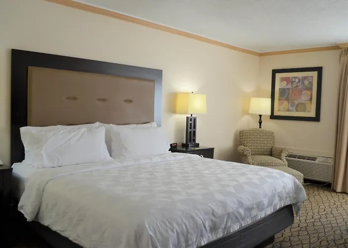 By Ihg Hotel 3*