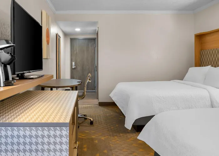 By Ihg Hotel 3*